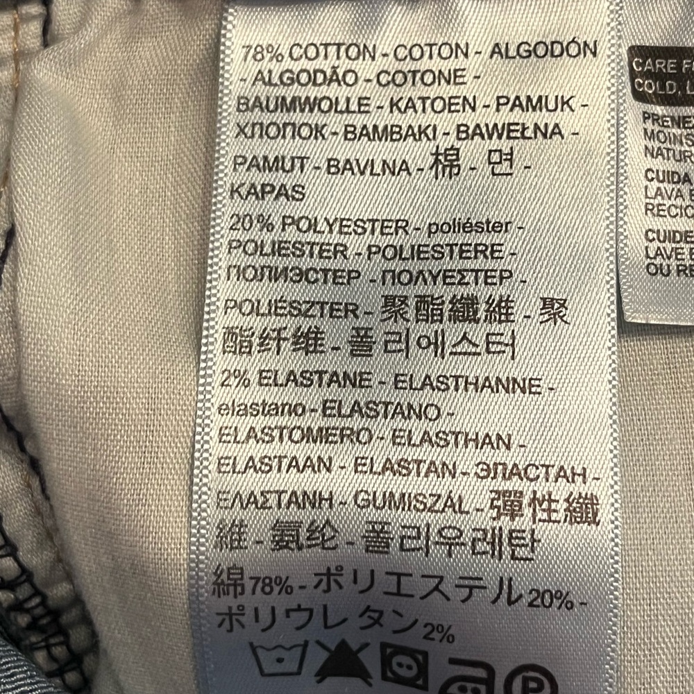 NWOT-Levi Stretch Denim shorts - Picture 8 of 9